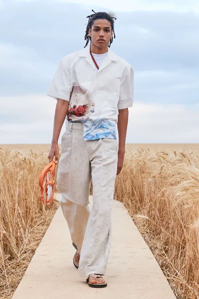 Look 30